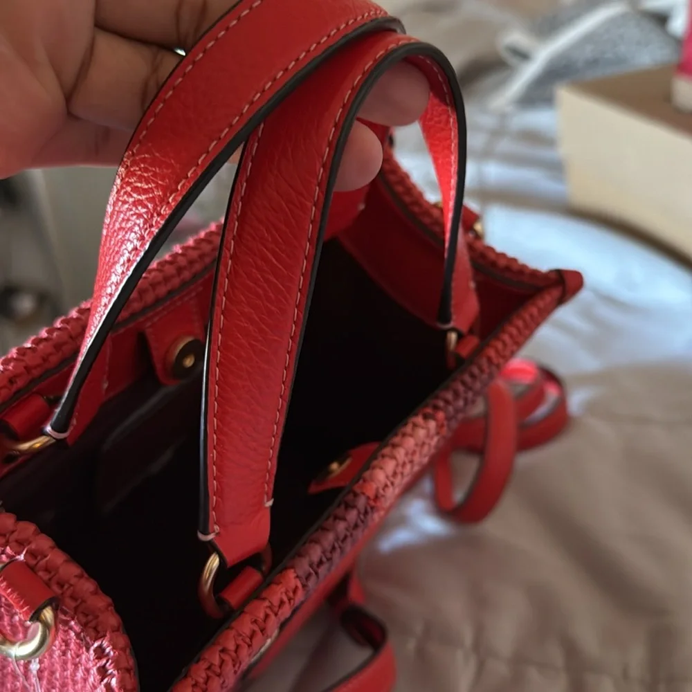 Coach Dempsey Bag Miami Red like new - Picture 7 of 9
